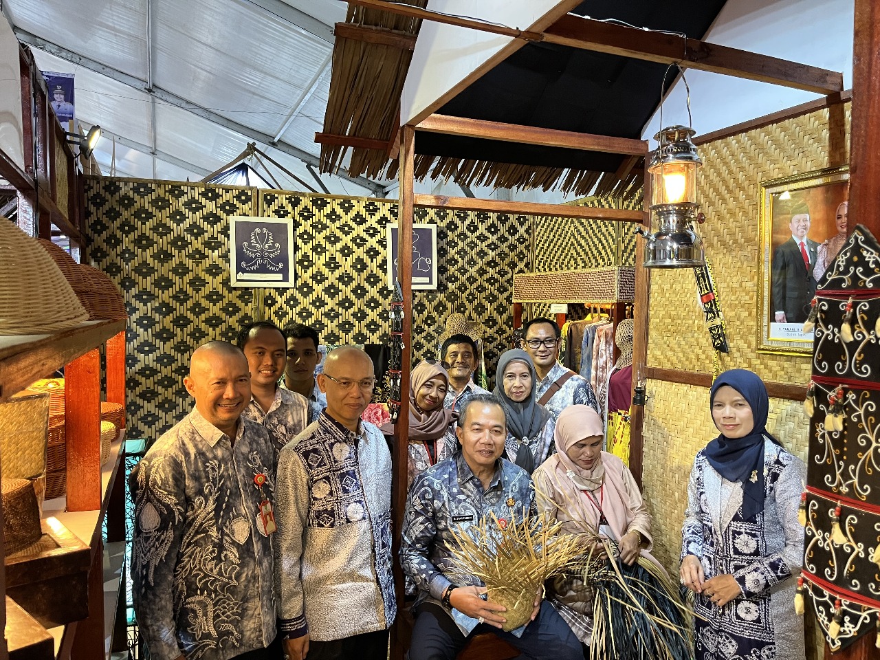 kabupaten-tapin-tampilkan-produk-unggulan-khas-daerah-pada-acara-kalsel-expo-2025
